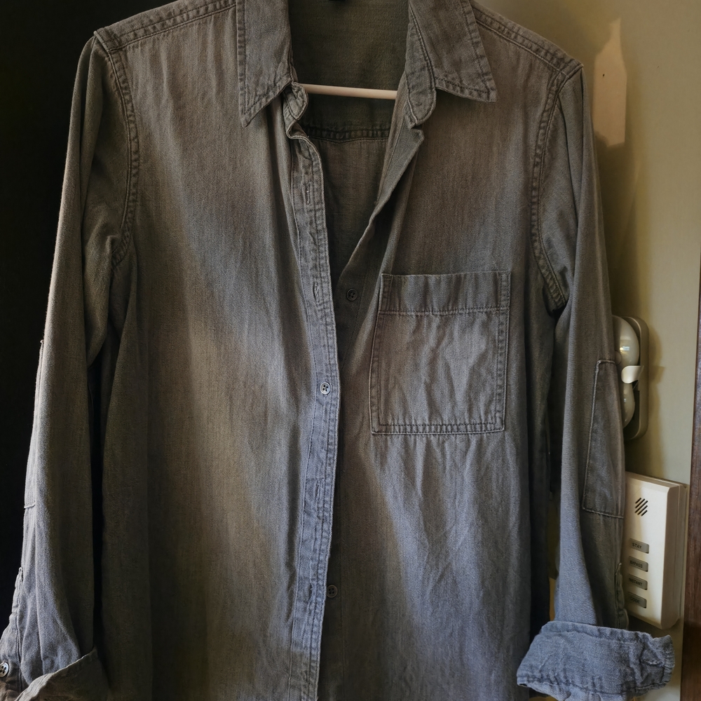 Banana Republic Men's Gray Casual Button Down Shirt